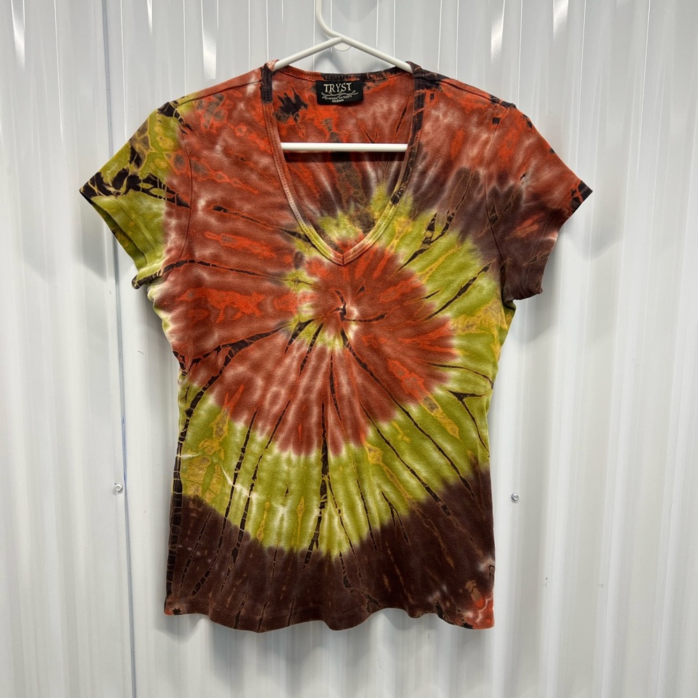 Tryst V-Neck Tie-Dye Top - Red, Green, Brown vintage y2k shirt